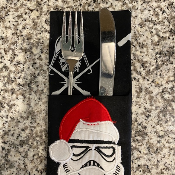 Set of 4 Star Wars silverware placement setting holders - Picture 3 of 3